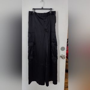NWT  House of Harlow Cargo Pants Size Medium